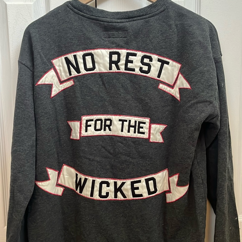 Aeropostale Medium women’s crewneck sweatshirt No Rest for the Wicked